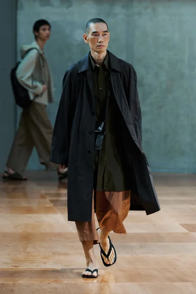 Look 30